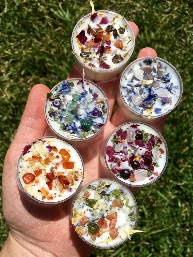 6 Piece Scented Candle Gift Set with Crystals and Dried Flowers - Colourful Sequin Embellishments, 6 Unique Fragrances to Create a Romantic Ambience - Perfect for Valentine's Day and Home Decoration, Valentine's Day Home Decorations